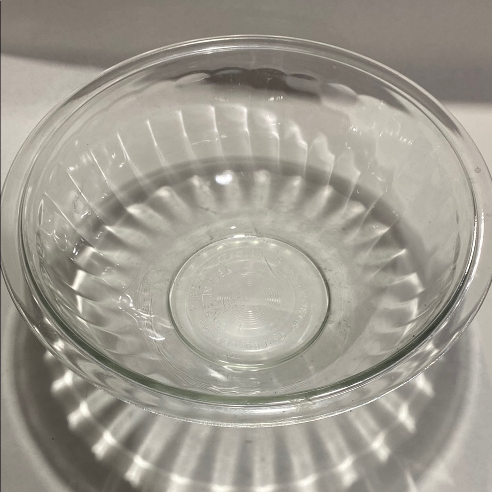 Pyrex 325 2.5L 10.5 cups clear glass mixing bowl scalloped ribbed  made in USA